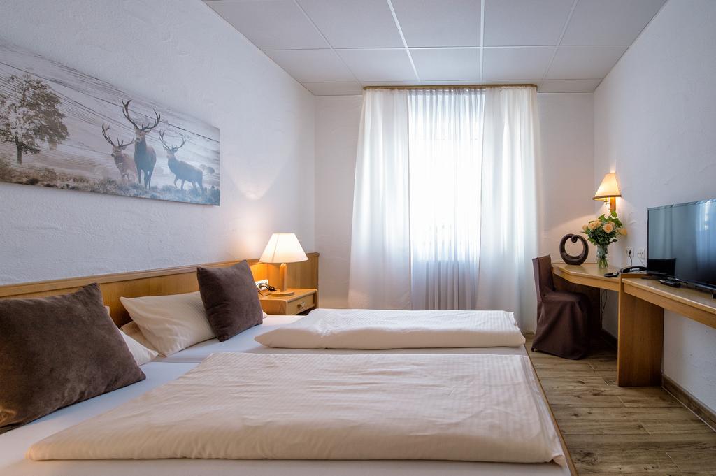 Hotel-Restaurant Schwyzerhuesli Viernheim Dış mekan fotoğraf