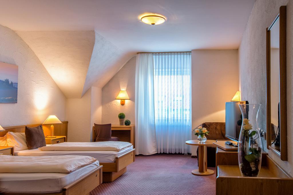 Hotel-Restaurant Schwyzerhuesli Viernheim Dış mekan fotoğraf