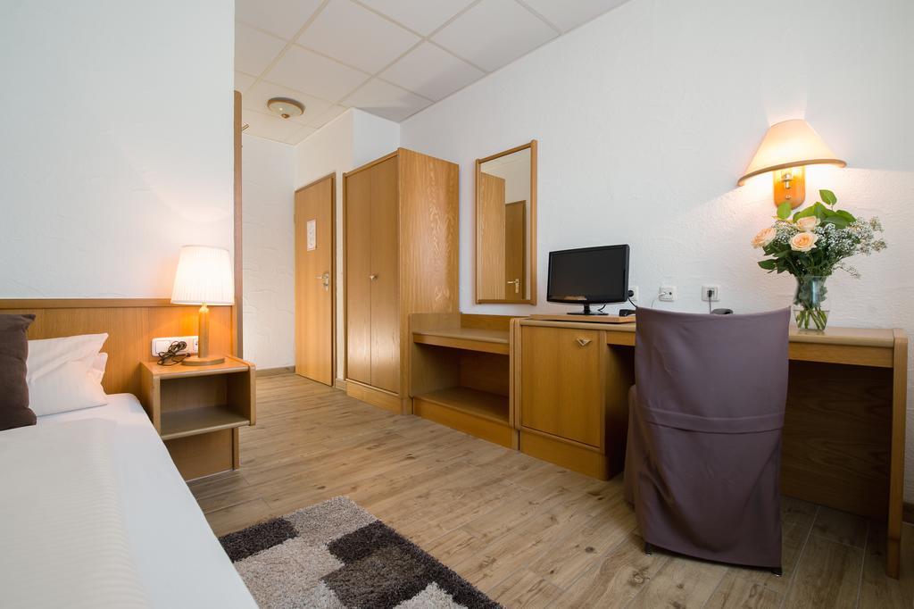 Hotel-Restaurant Schwyzerhuesli Viernheim Dış mekan fotoğraf