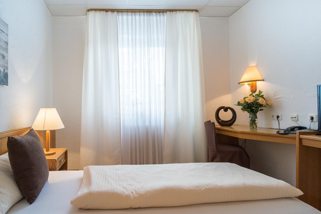 Hotel-Restaurant Schwyzerhuesli Viernheim Dış mekan fotoğraf